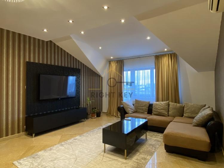 Apartament cu 3 camere decomandat, mobilat în Mărgeanului