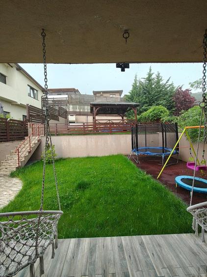 Duplex cu 4 camere cu Garaj în Florești