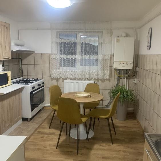 Apartament cu 3 camere semidecomandat în Central