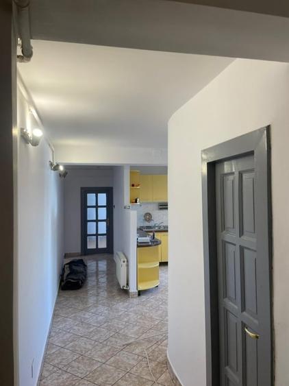 Apartament cu 4 camere decomandat, mobilat în Central