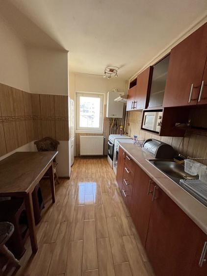 Apartament cu 3 camere decomandat în Uiasca