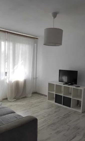 Apartament cu 2 camere semidecomandat, mobilat în Titan