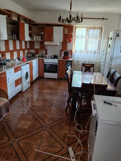 Casă cu Teren 1000 Mp în Mărăcineni
