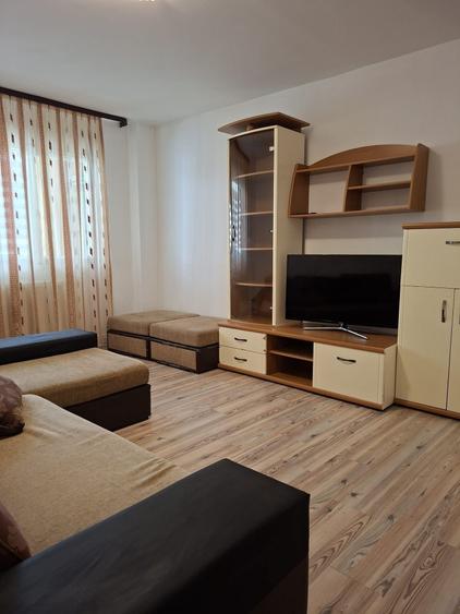 Apartament cu 3 camere decomandat în Exterior Vest