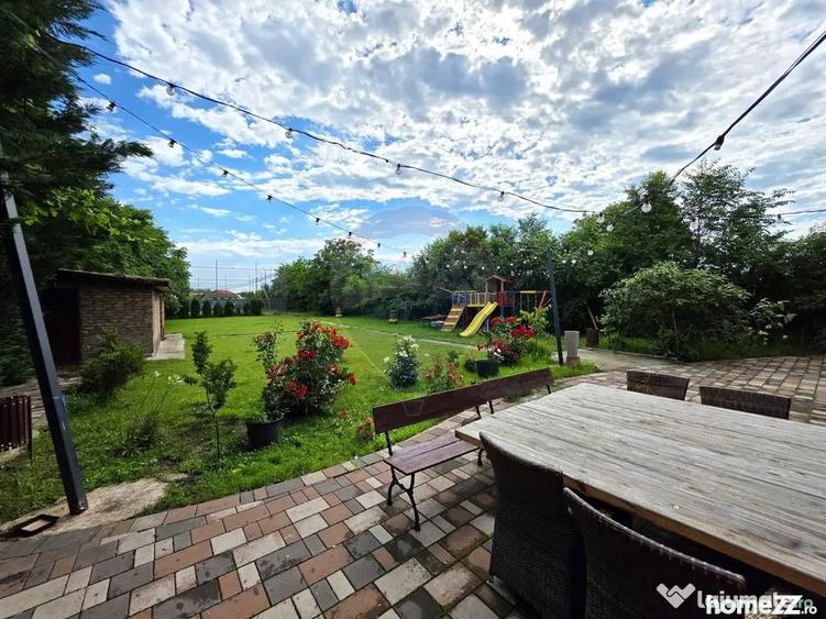 Casă cu 7 camere cu Teren 3200 Mp în Lipia