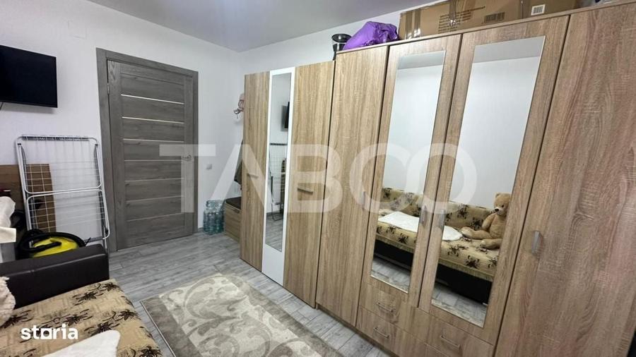 Apartament cu 3 camere decomandat în Roșia