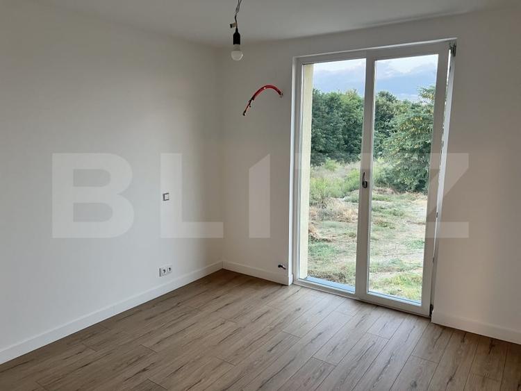 Casă individuală cu 4 camere cu Teren 500 Mp în Exterior Est