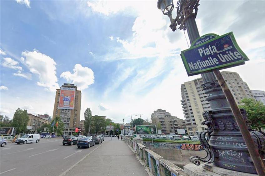 Apartament cu 3 camere decomandat în Splaiul Independenței