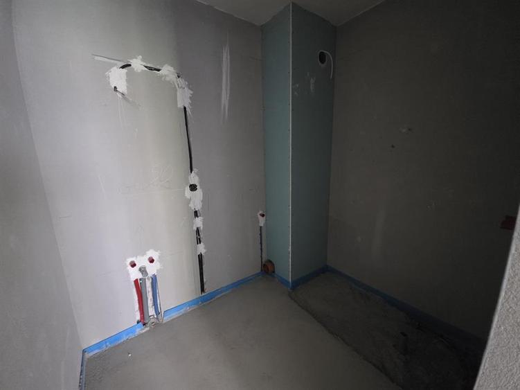 Apartament cu 3 camere semidecomandat în Mărăști
