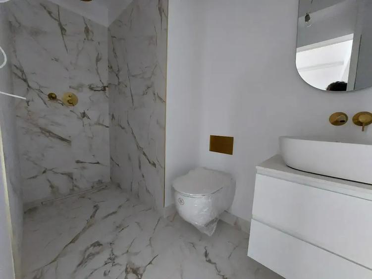 Apartament cu 3 camere semidecomandat în Unirii