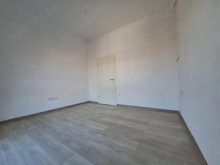 Apartament cu 3 camere decomandat în Hărmanului