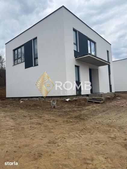Casă cu 5 camere decomandat cu Teren 420 Mp în Florești