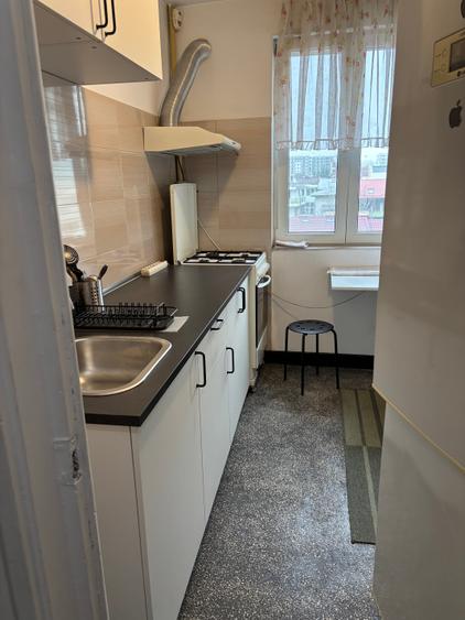 Apartament cu 3 camere semidecomandat în Titulescu