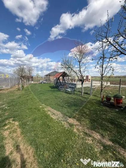 Casă cu 4 camere cu Teren 2900 Mp în Colțirea
