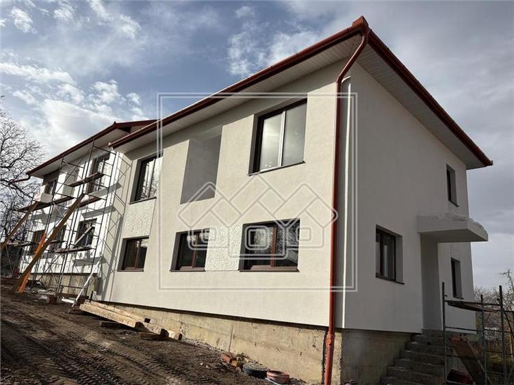 Duplex cu 4 camere cu Canalizare în Șura Mică