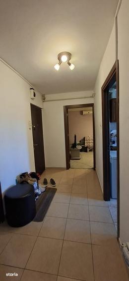 Apartament cu 3 camere decomandat în Est