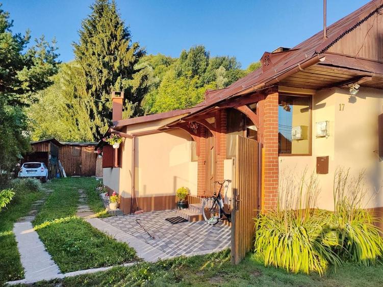 Casă individuală cu 3 camere cu Canalizare în Central