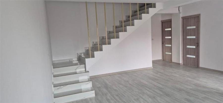 Casă individuală cu 3 camere cu Canalizare în Miroslava