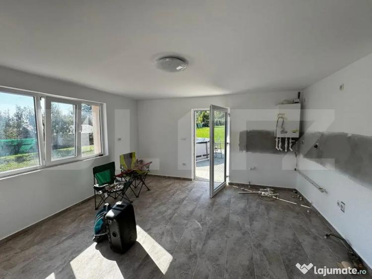 Casă cu 5 camere cu Teren 4079 Mp în Teiu
