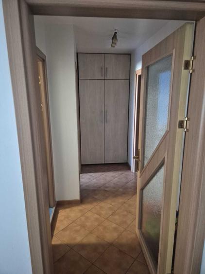 Apartament cu 3 camere semidecomandat în Colentina
