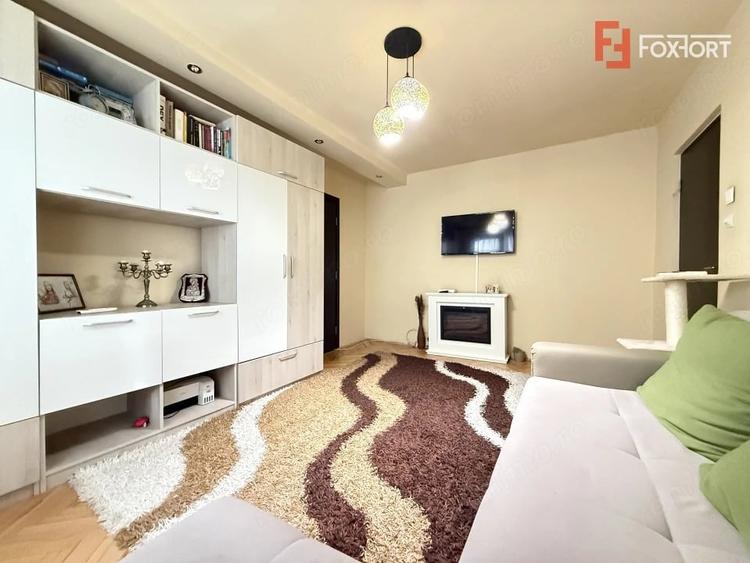 Apartament cu 3 camere semidecomandat în Lipovei