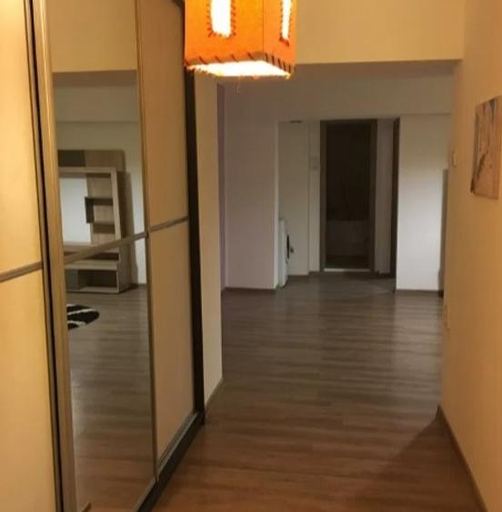 Apartament cu 2 camere semidecomandat, mobilat în Vitan
