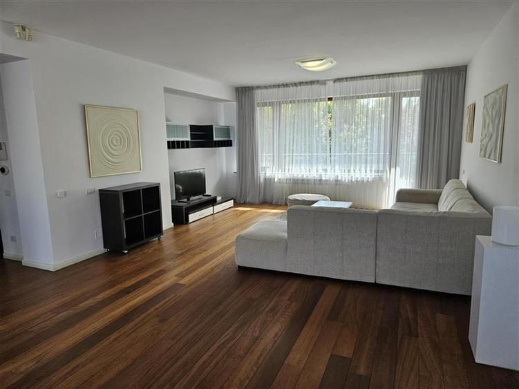 Apartament cu 3 camere semidecomandat, mobilat în Kiseleff