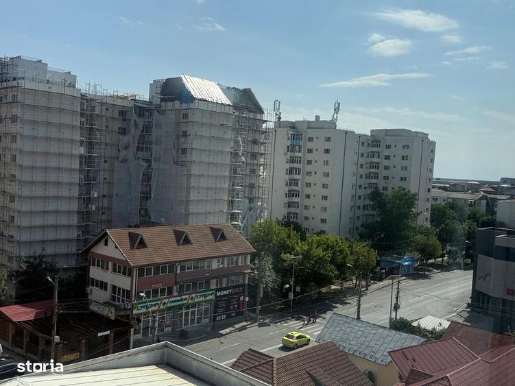 Apartament cu 3 camere decomandat în Micro 4
