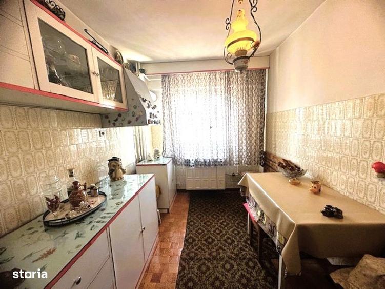 Apartament cu 4 camere decomandat în Central