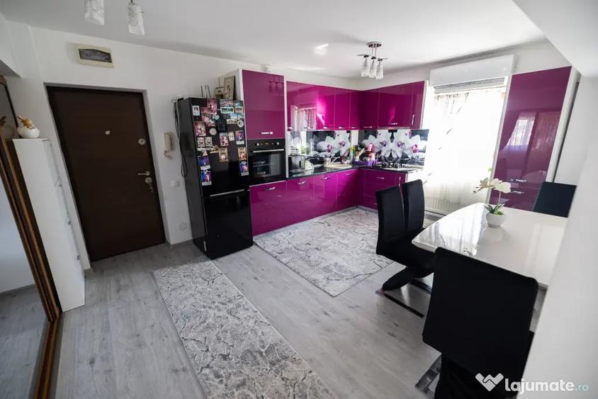 Apartament cu 3 camere decomandat în Central