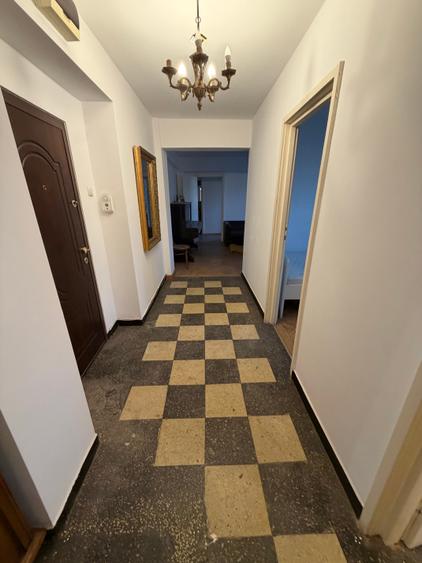 Apartament cu 4 camere semidecomandat în Ultracentral