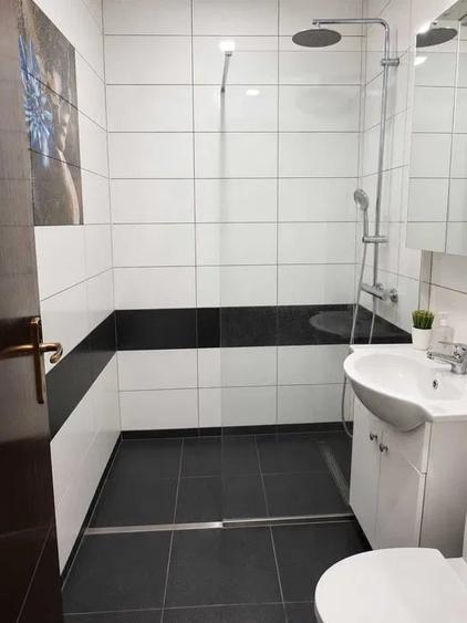 Apartament cu 5 camere semidecomandat în 1 Decembrie 1918