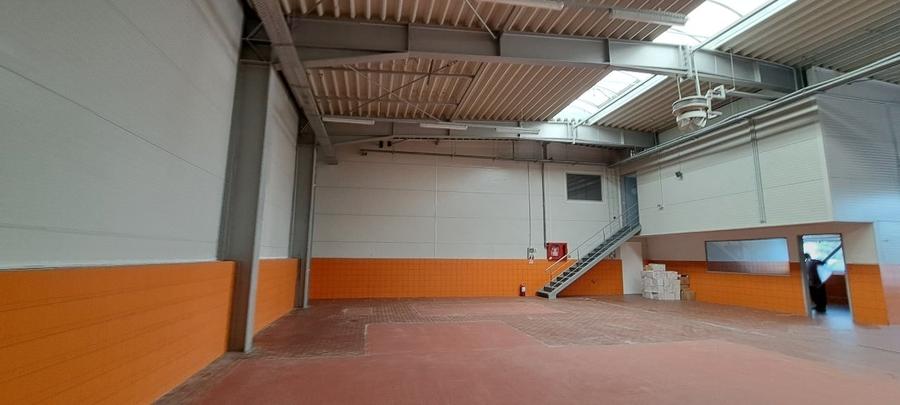 Spațiu industrial, de 395 mp, în Est