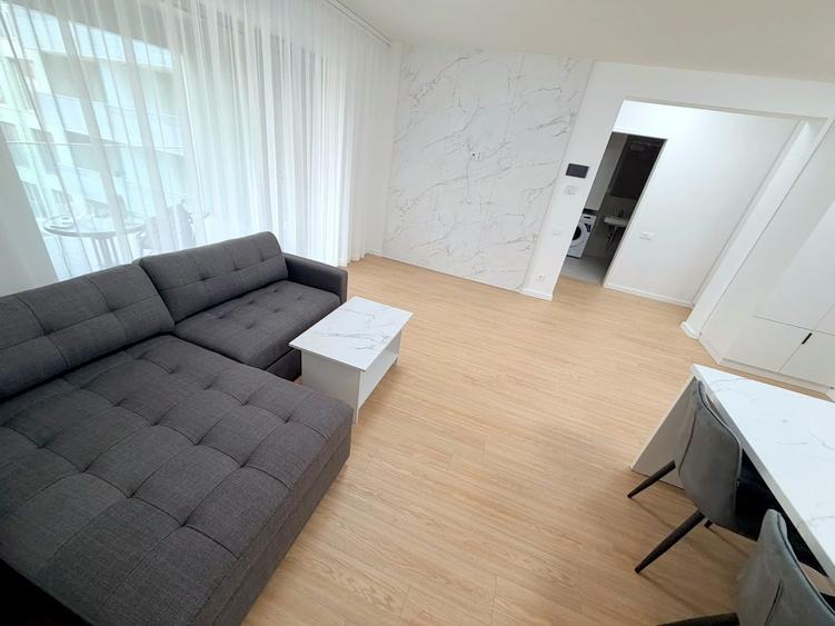 Apartament cu 3 camere semidecomandat în Central