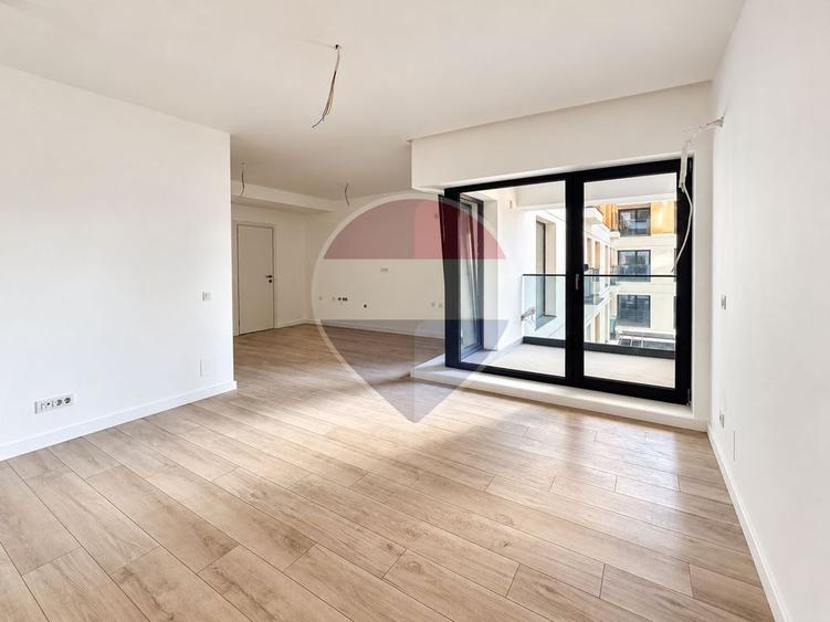 Apartament cu 3 camere semidecomandat în Gara de Est