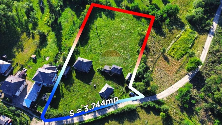 Casă individuală cu 3 camere cu Teren 3744 Mp în Rozavlea