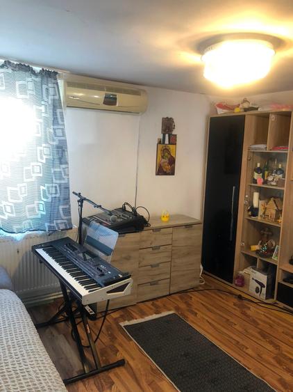 Casă cu 6 camere cu Teren 413 Mp în Vest