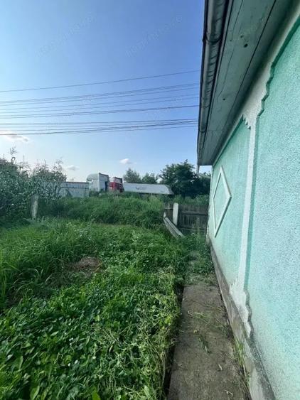 Casă cu 3 camere cu Teren 800 Mp în Siret
