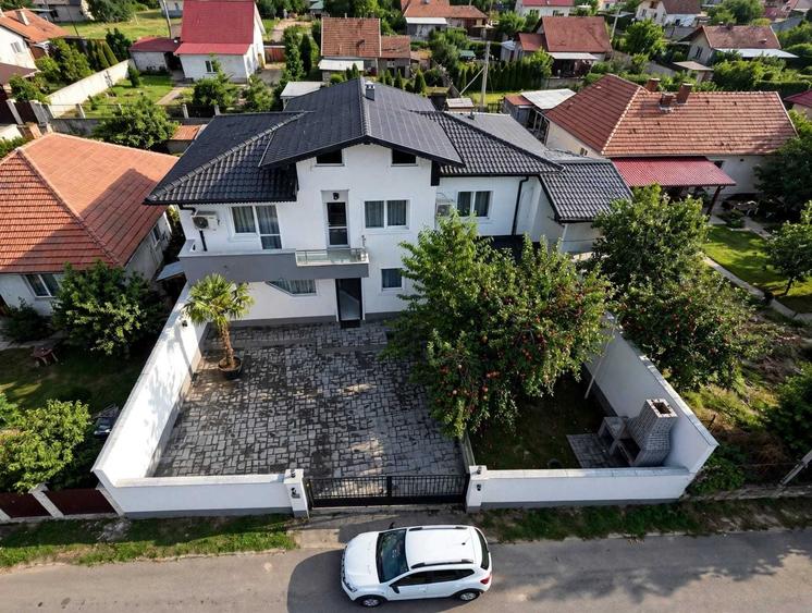 Casă cu 4 camere în Rahova