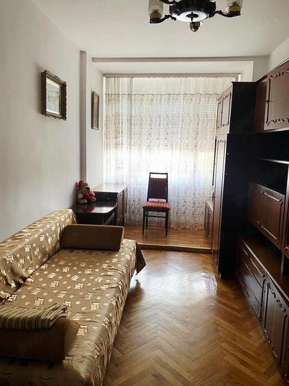Apartament cu 3 camere decomandat în Dacia