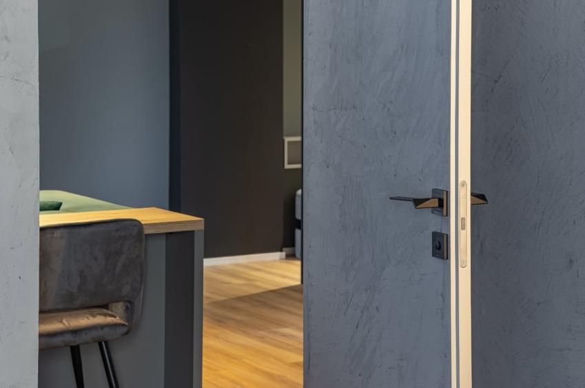 Apartament cu 2 camere semidecomandat, mobilat în Central