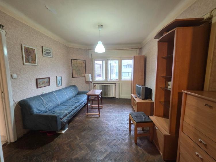 Apartament cu 3 camere semidecomandat în Unirii