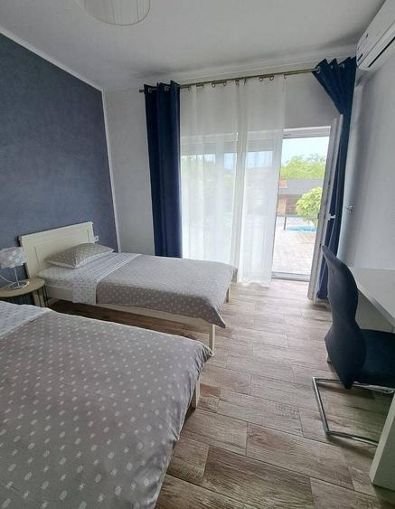 Casă individuală cu 9 camere decomandat cu Canalizare în Lunei