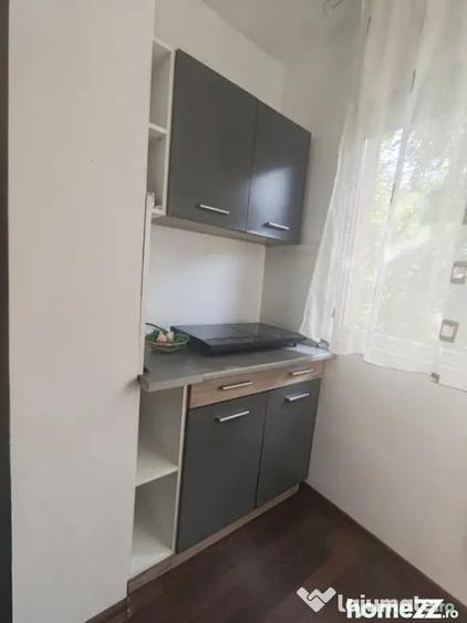 Garsonieră decomandată în Central