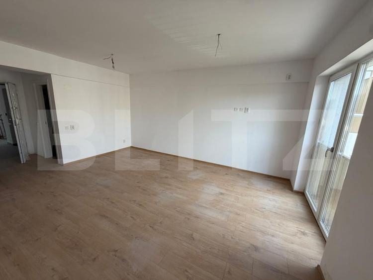 Apartament cu 3 camere decomandat în Cornitoiu