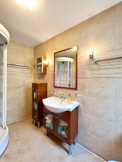 Casă cu 10 camere în Bragadiru