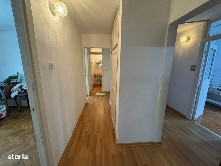 Apartament cu 4 camere decomandat în Micro 16