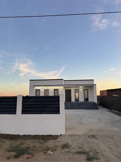 Casă cu Teren 700 Mp în Pielești