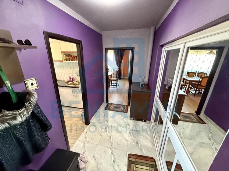 Apartament cu 4 camere decomandat în Craiovița Nouă