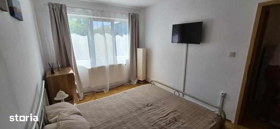Apartament cu 3 camere decomandat în Girocului